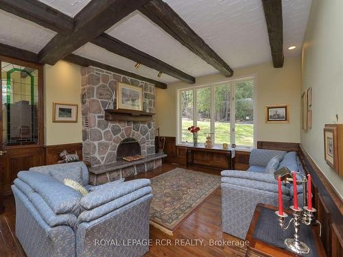 307466 Hockley Rd, Mono, ON - Indoor Photo Showing Living Room With Fireplace