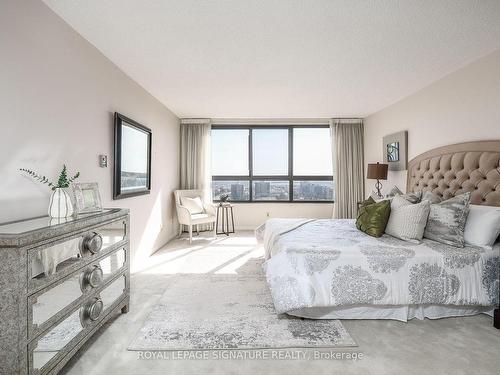 2003-1300 Bloor St, Mississauga, ON - Indoor Photo Showing Bedroom