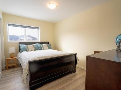 2080 Robbins Range Road, Kamloops, BC - Indoor Photo Showing Bedroom