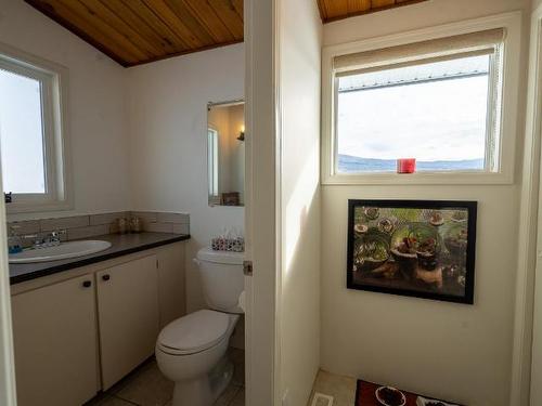 2080 Robbins Range Road, Kamloops, BC - Indoor Photo Showing Bedroom