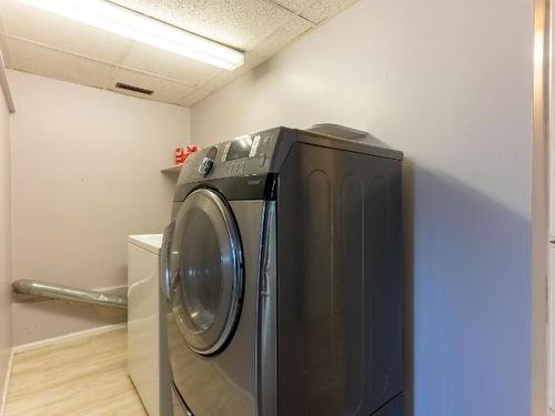 1059 Moncton Ave, Kamloops, BC - Indoor Photo Showing Laundry Room