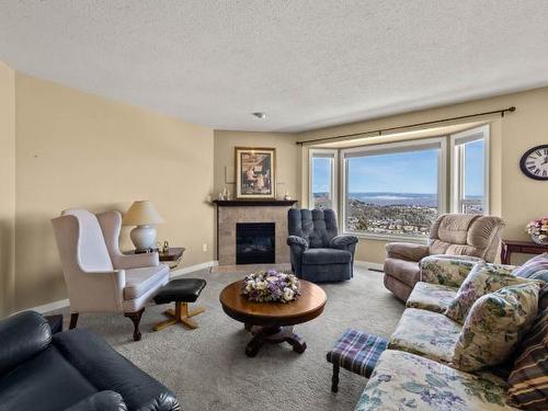 50-2022 Pacific Way, Kamloops, BC - Indoor Photo Showing Living Room With Fireplace