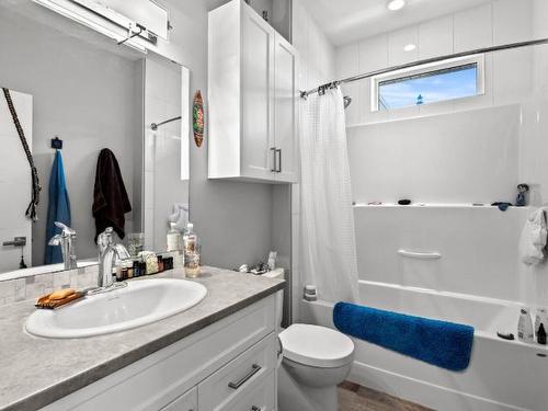 772 Battle Street W, Kamloops, BC - Indoor Photo Showing Bathroom