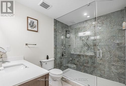 208 Glen Oak Dr, Oakville, ON - Indoor Photo Showing Bathroom