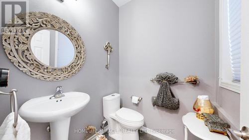 24 Tidemore Hts, Hamilton, ON - Indoor Photo Showing Bathroom