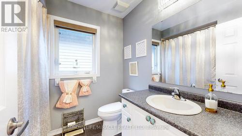 24 Tidemore Hts, Hamilton, ON - Indoor Photo Showing Bathroom