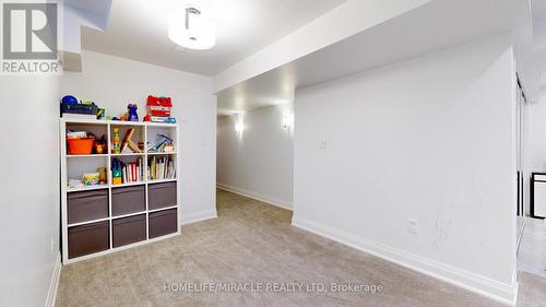 24 Tidemore Hts, Hamilton, ON - Indoor Photo Showing Other Room