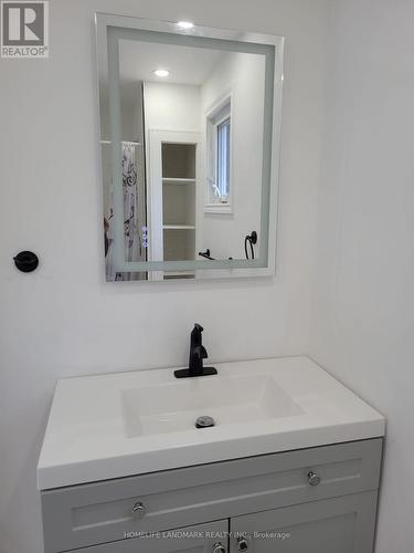 33 Bobcaygeon Rd, Kawartha Lakes, ON - Indoor Photo Showing Bathroom