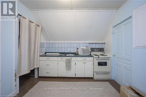 239 Main St E, Grimsby, ON - Indoor Photo Showing Kitchen