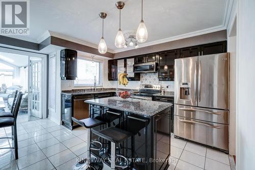 6 Osprey Crt, Cambridge, ON - Indoor Photo Showing Kitchen With Upgraded Kitchen