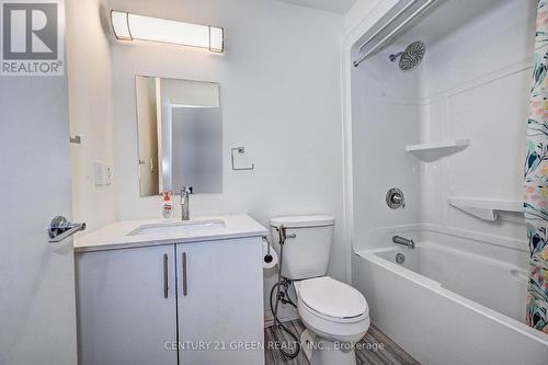 #1402 -128 King St N, Waterloo, ON - Indoor Photo Showing Bathroom