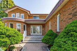 1548A CAROLYN RD  Mississauga, ON L5M 2E1