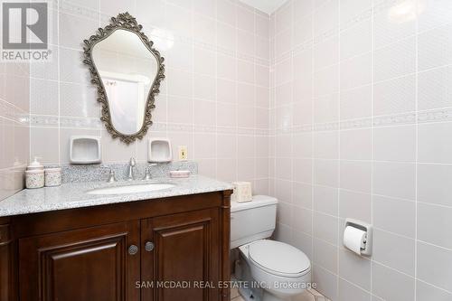 1548A Carolyn Rd, Mississauga, ON - Indoor Photo Showing Bathroom