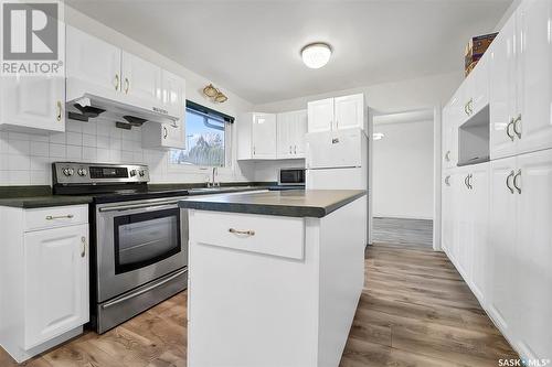 408 Garrison Crescent, Saskatoon, SK - Indoor Photo Showing Kitchen