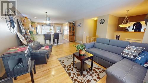 11335 97 Street, Fort St. John, BC - Indoor Photo Showing Living Room