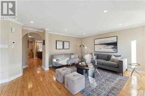 102 Chancery Crescent, Orleans, ON - Indoor Photo Showing Living Room