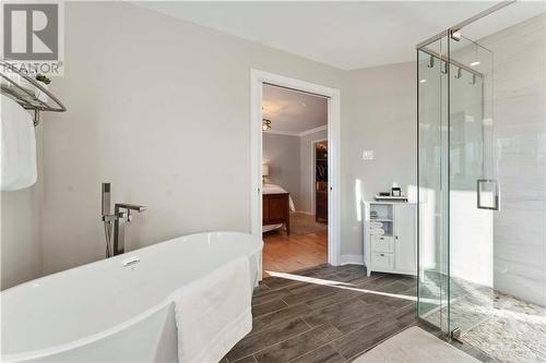 102 Chancery Crescent, Orleans, ON - Indoor Photo Showing Bathroom