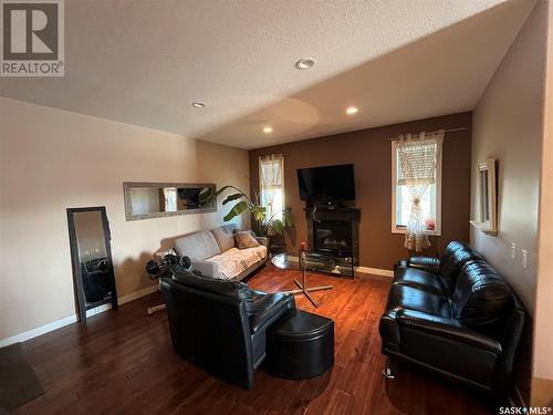 6400 Dewdney Avenue, Regina, SK - Indoor Photo Showing Living Room