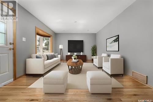 830 Vaughan Street W, Moose Jaw, SK - Indoor Photo Showing Living Room