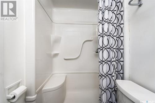 830 Vaughan Street W, Moose Jaw, SK - Indoor Photo Showing Bathroom