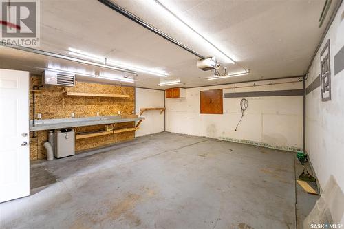 830 Vaughan Street W, Moose Jaw, SK - Indoor Photo Showing Garage