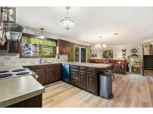 574 Sprucemont Court, Kelowna, BC - Indoor Photo Showing Kitchen With Double Sink