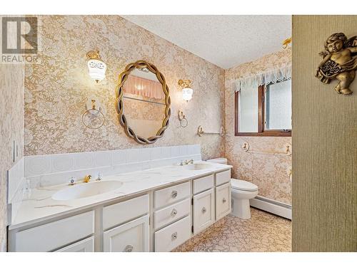 574 Sprucemont Court, Kelowna, BC - Indoor Photo Showing Bathroom