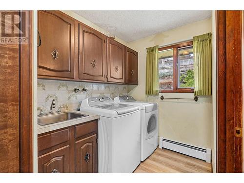 574 Sprucemont Court, Kelowna, BC - Indoor Photo Showing Laundry Room