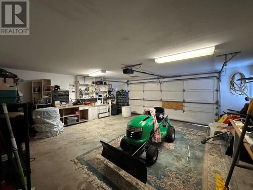 3174 Boucherie Road, West Kelowna, BC - Indoor Photo Showing Garage