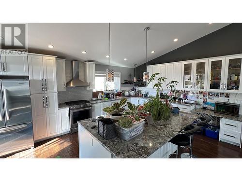 3174 Boucherie Road, West Kelowna, BC - Indoor Photo Showing Kitchen With Upgraded Kitchen