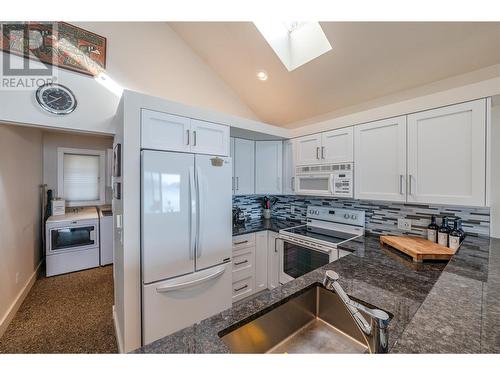 270 South Beach Drive, Penticton, BC - Indoor Photo Showing Kitchen