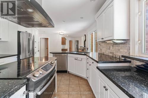 16590 Innis Lake Rd, Caledon, ON - Indoor Photo Showing Kitchen With Upgraded Kitchen