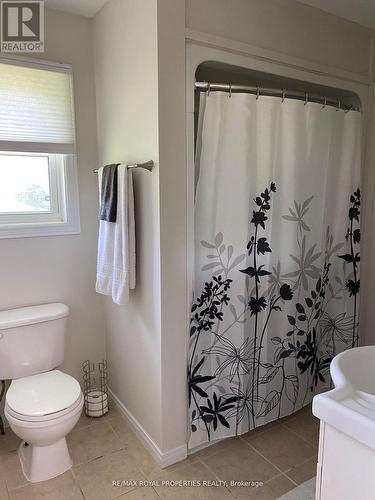 271 George Dr, Kawartha Lakes, ON - Indoor Photo Showing Bathroom