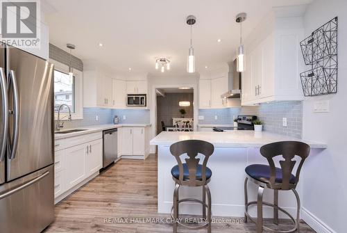 2 Hailey Hollow, Barrie, ON - Indoor Photo Showing Kitchen With Upgraded Kitchen