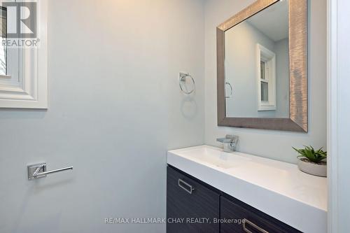 2 Hailey Hollow, Barrie, ON - Indoor Photo Showing Bathroom