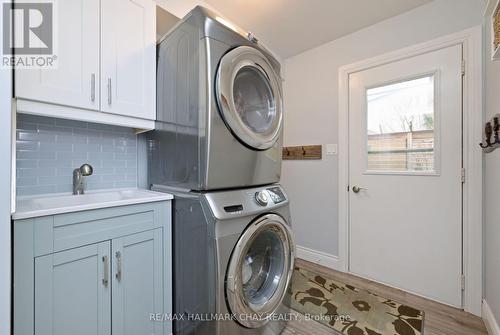 2 Hailey Hollow, Barrie, ON - Indoor Photo Showing Laundry Room