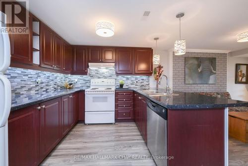 2 Hailey Hollow, Barrie, ON - Indoor Photo Showing Kitchen With Double Sink