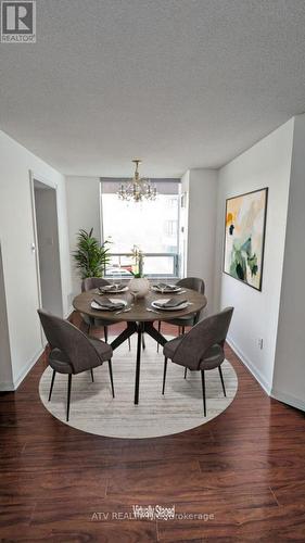 #305 -550 Webb Dr, Mississauga, ON - Indoor Photo Showing Dining Room