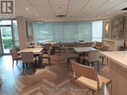 305 - 550 Webb Drive, Mississauga, ON - Indoor Photo Showing Dining Room