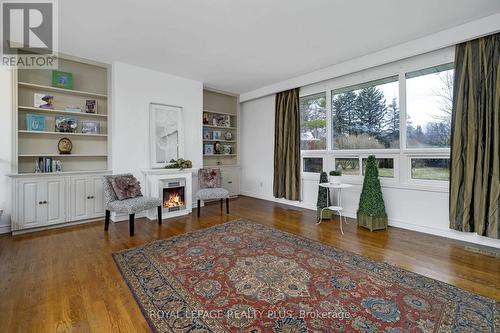 520 Sir Richards Road, Mississauga, ON - Indoor Photo Showing Living Room With Fireplace