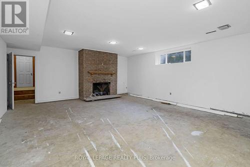 520 Sir Richards Rd, Mississauga, ON - Indoor With Fireplace
