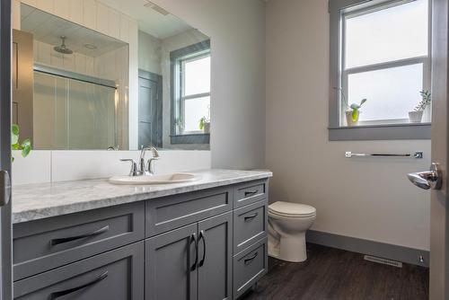 729 Prairie South Road, Castlegar, BC - Indoor Photo Showing Bathroom