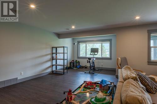 729 Prairie South Road, Castlegar, BC - Indoor