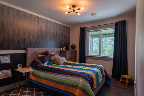 729 Prairie South Road, Castlegar, BC - Indoor Photo Showing Bedroom