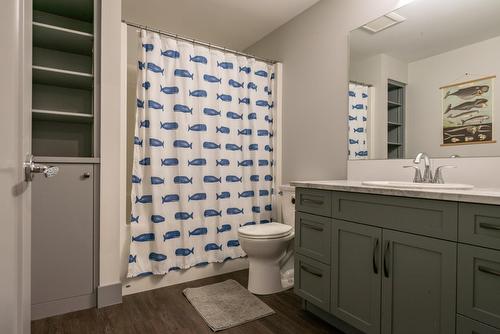 729 Prairie South Road, Castlegar, BC - Indoor Photo Showing Bathroom