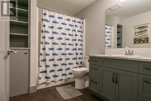 729 Prairie South Road, Castlegar, BC - Indoor Photo Showing Bathroom