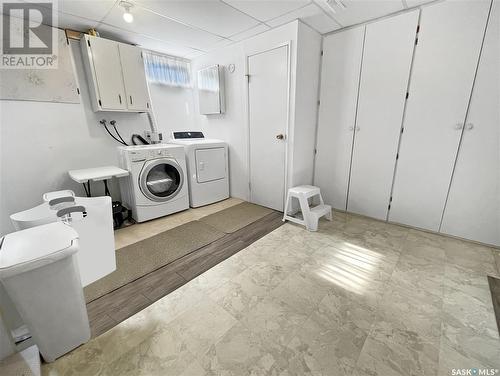 348 Powell Crescent, Swift Current, SK - Indoor Photo Showing Laundry Room