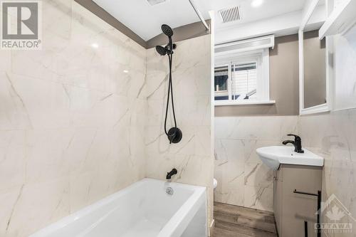 154 Columbus Avenue, Ottawa, ON - Indoor Photo Showing Bathroom