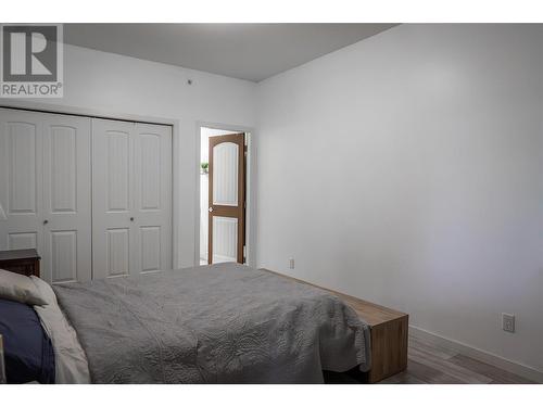 345 Mills Road Unit# 305, Kelowna, BC - Indoor Photo Showing Bedroom