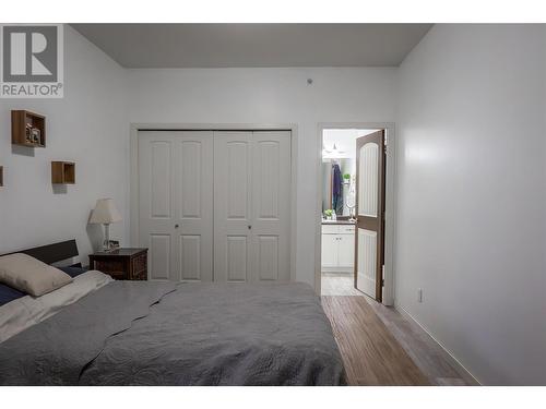 345 Mills Road Unit# 305, Kelowna, BC - Indoor Photo Showing Bedroom